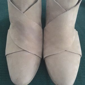 Very Volatile taupe suede boots size 10